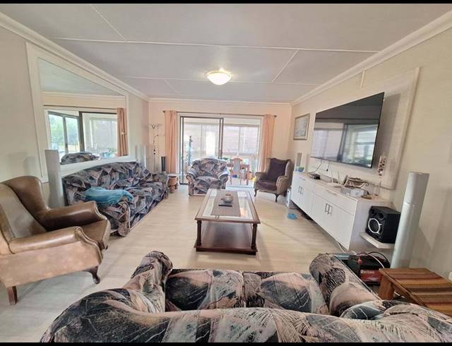 4 BEDROOM HOUSE FOR SALE IN HARTENBOS HEUWELS